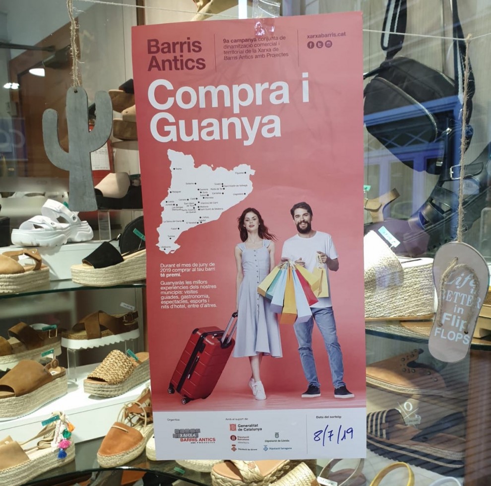 Els comerços participants de la campanya estan identificats amb un distintiu