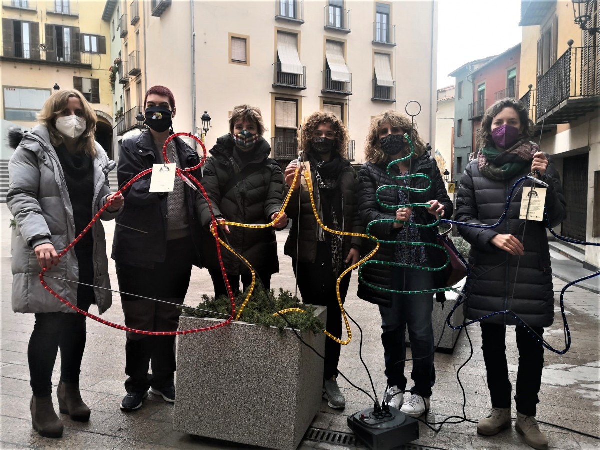 Presentació de la campanya de llums solidaris de Nadal, aquest matí a la plaça de Sant Pere.