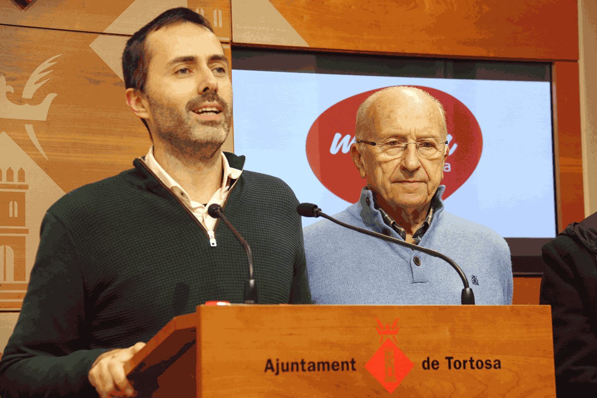 l portaveu de Movem Tortosa i coordinador a l'Ebre, Jordi Jordan, amb el regidor Francesc Vallespí.