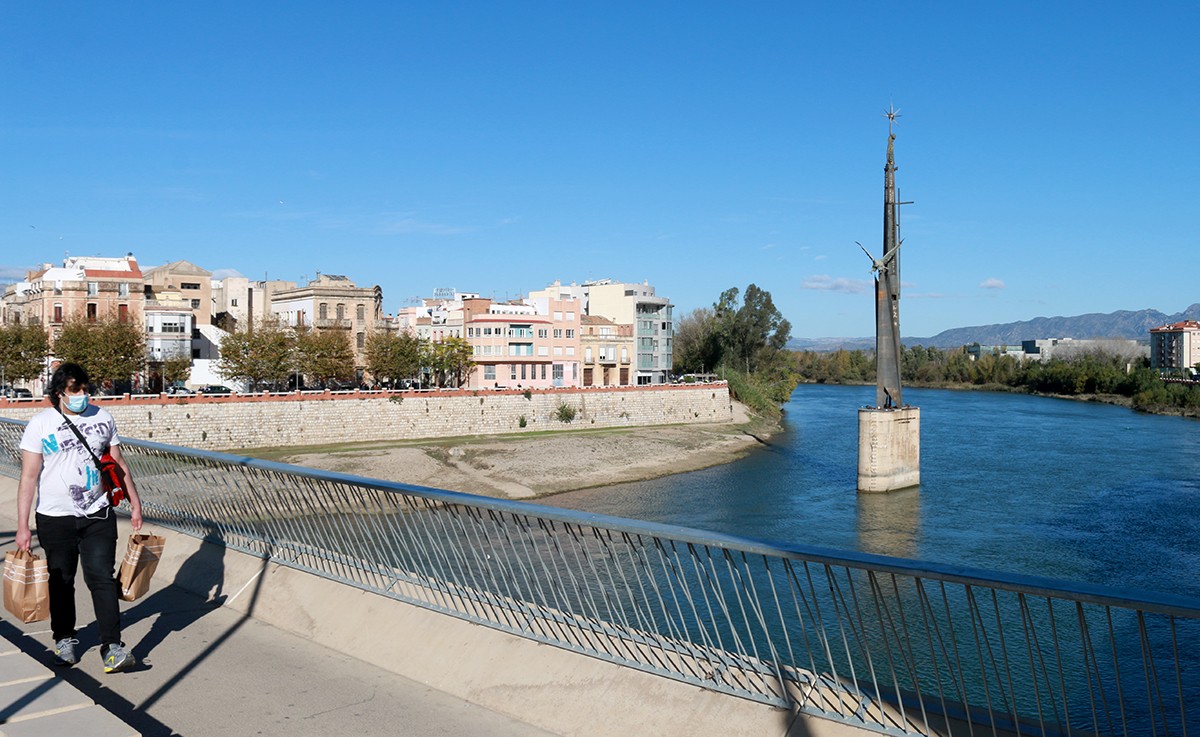 El monument franquista de Tortosa vist des del Pont de l'Estat