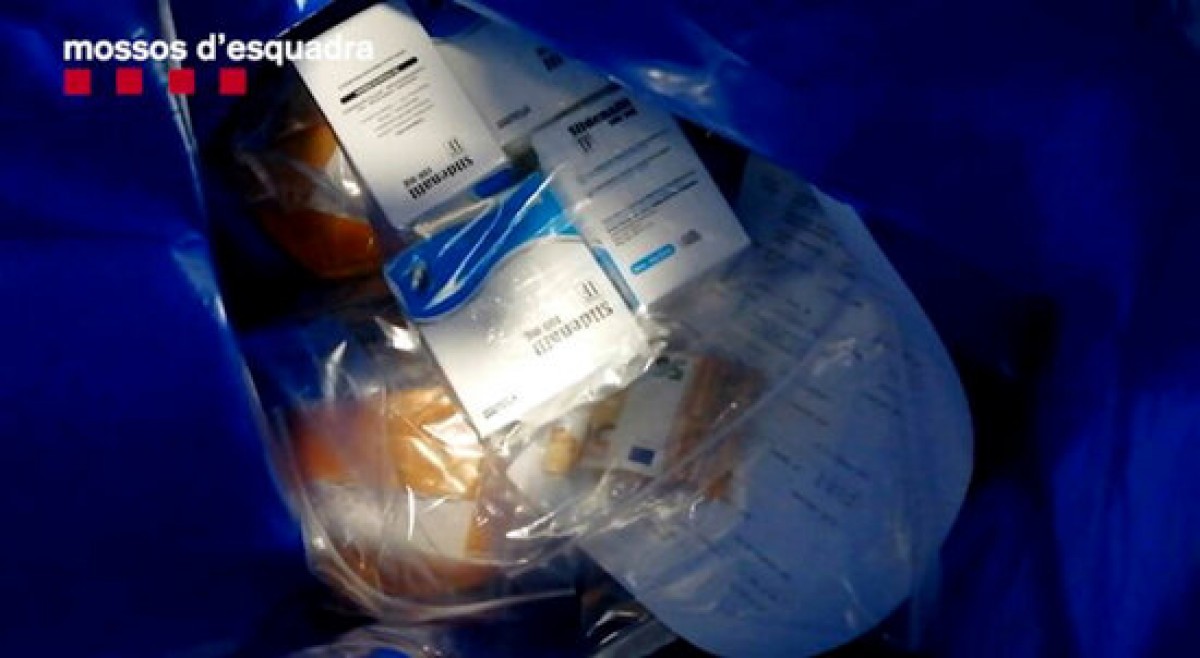 Pastilles de viagra i diners decomissats en el punt de venda de droga al centre de Granollers