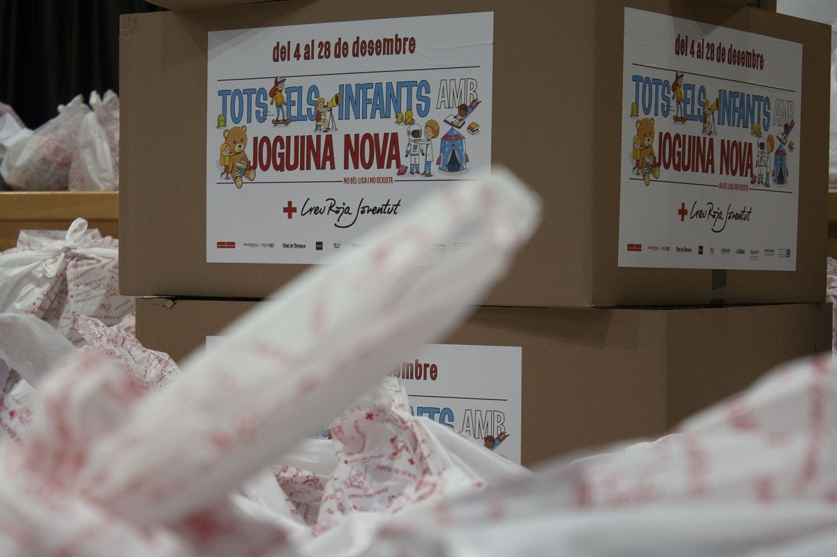 La Creu Roja espera assolir els 700 lots de joguines no sexistes i educatives per a infants de famílies amb pocs recursos de la ciutat.