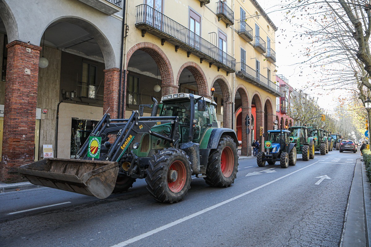 La protesta d'Unió de Pagesos a la plaça Clarà d'Olot.