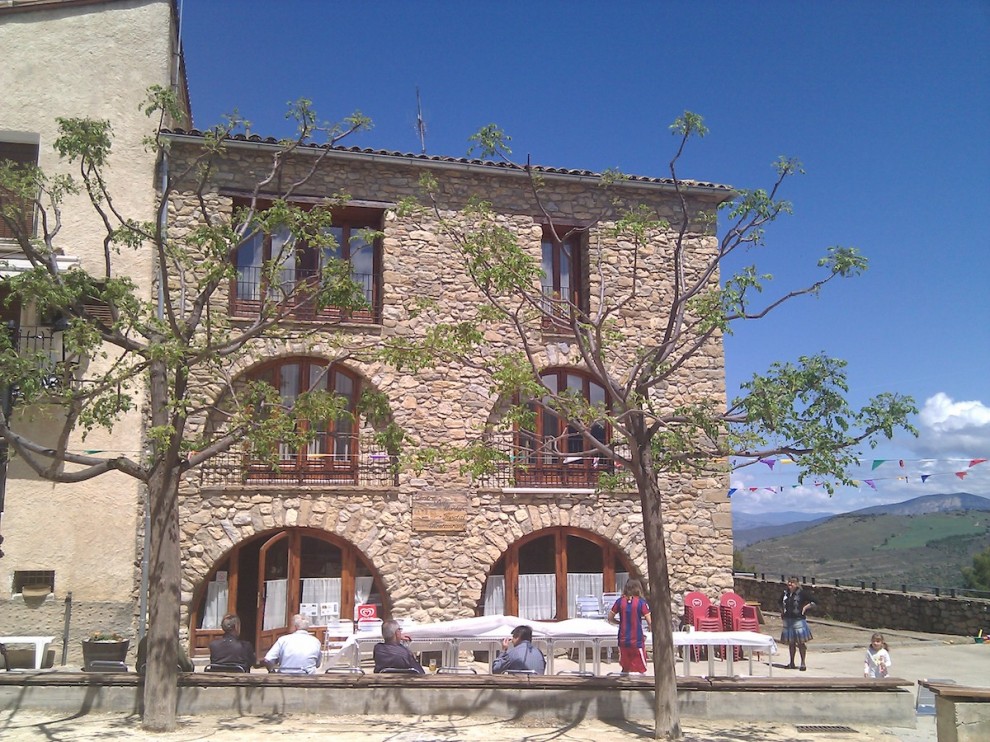 El Centre d'Acollida del Montsec serveix com a local veïnal i allotjament turístic