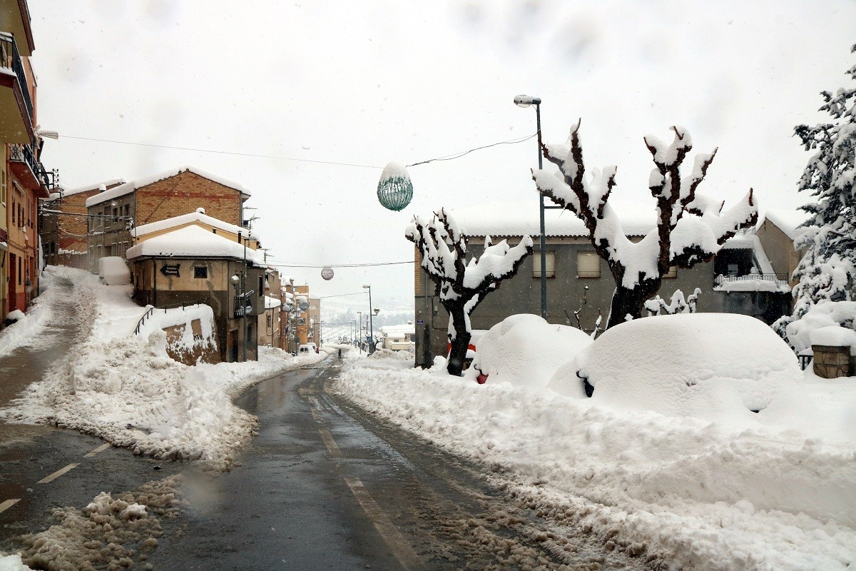 Un carrer nevat a Horta de Sant Joan