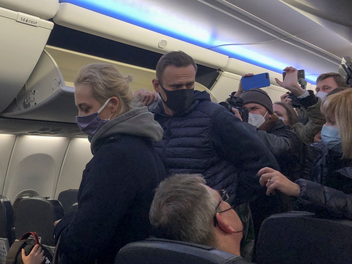 Navalni, en aterrar a Rússia.