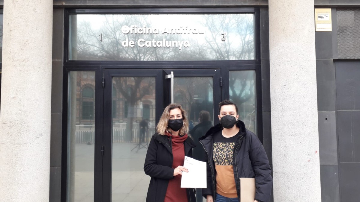 Laia Estrada i Edgar Fernández, avui a l'Oficina Antifrau.