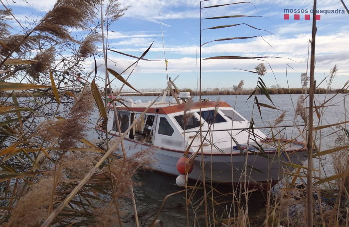 L'embarcació furtada va ser recuperada a Sant Jaume d'Enveja.