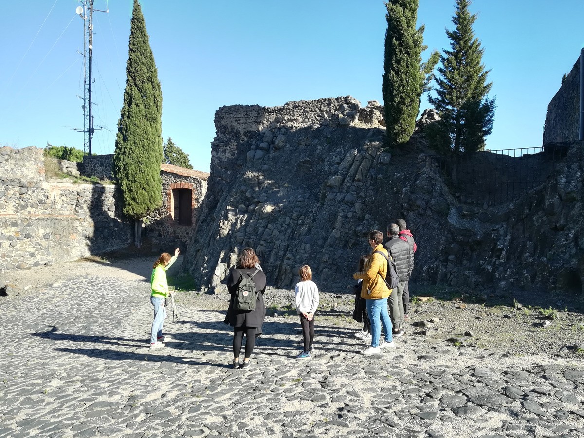 Visitants a la fortalesa d'Hostalric durant la pandèmia de la Covid-19