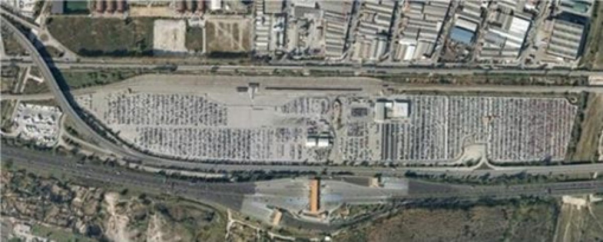 Imatge del terreny amb reserva del sòl per a l’edificació de la futura Central Intermodal de la Llagosta