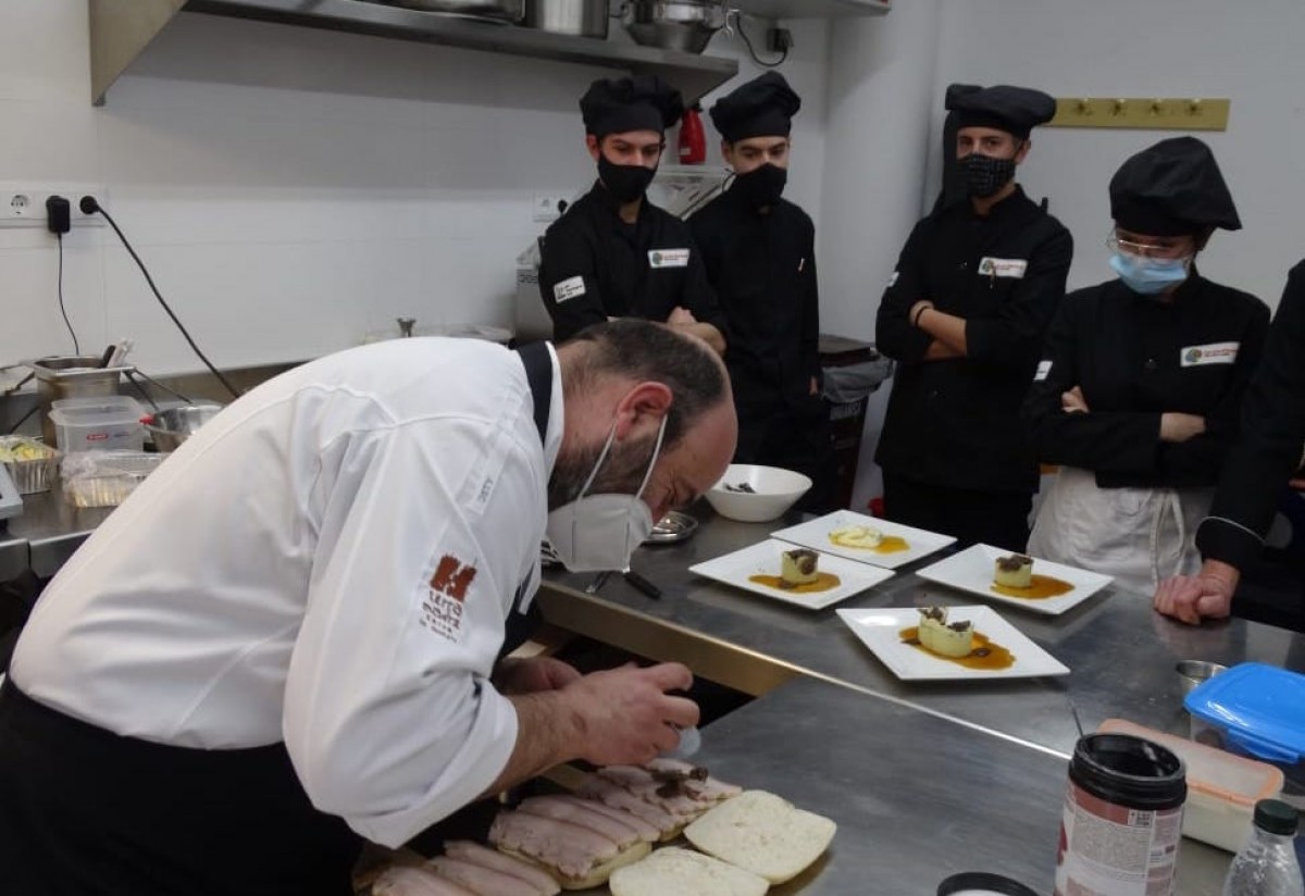 Jaume Mora, de Fonda Farré, impartint el taller aquest dijous