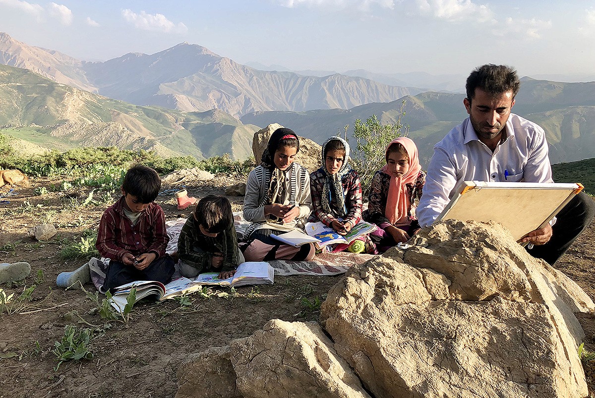 Fotograma del film «Iran: teaching among the nomads»