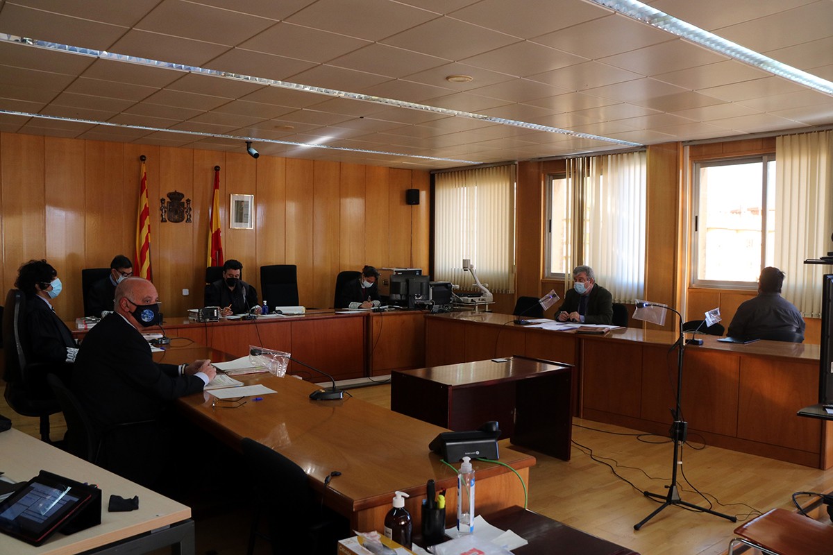 La sala de vistes de l'Audiència de Tarragona durant el judici a un educador acusat d'abusar d'una menor.