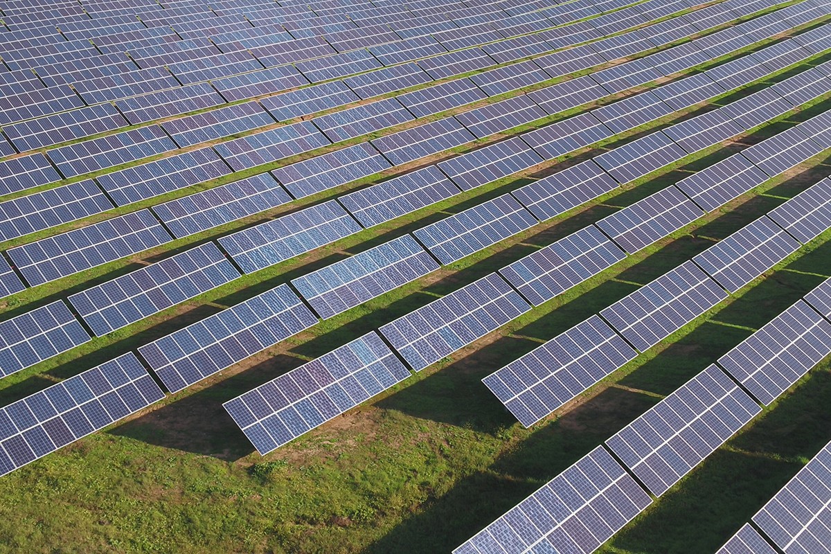 Vista general d'una planta solar fotovoltaica