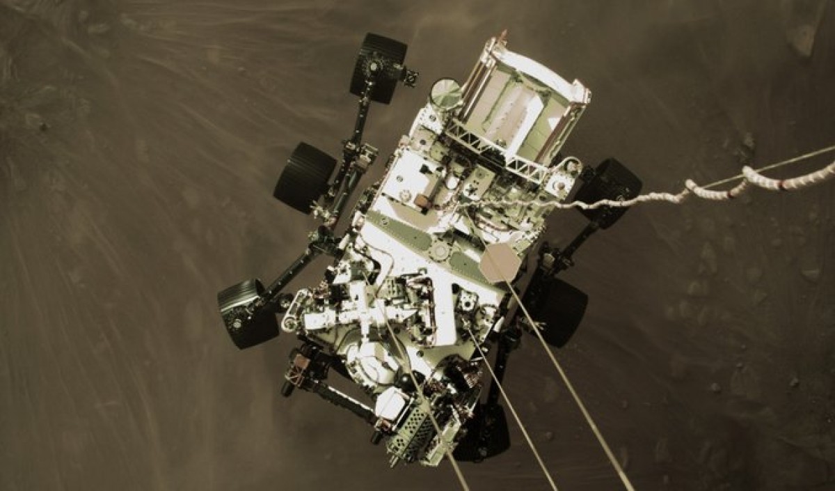 El rover Perseverance a punt de posar les seves rodes sobre Mart
