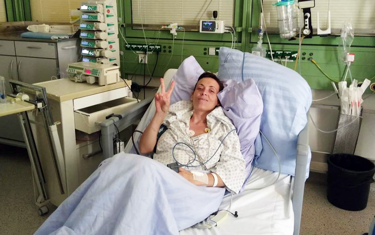La Marta en un llit d'hospital 