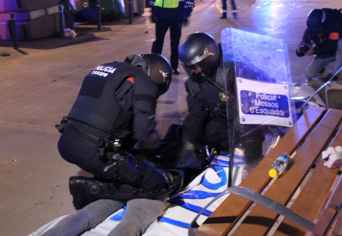 La protesta proHasél va acabar amb set manifestants detinguts.