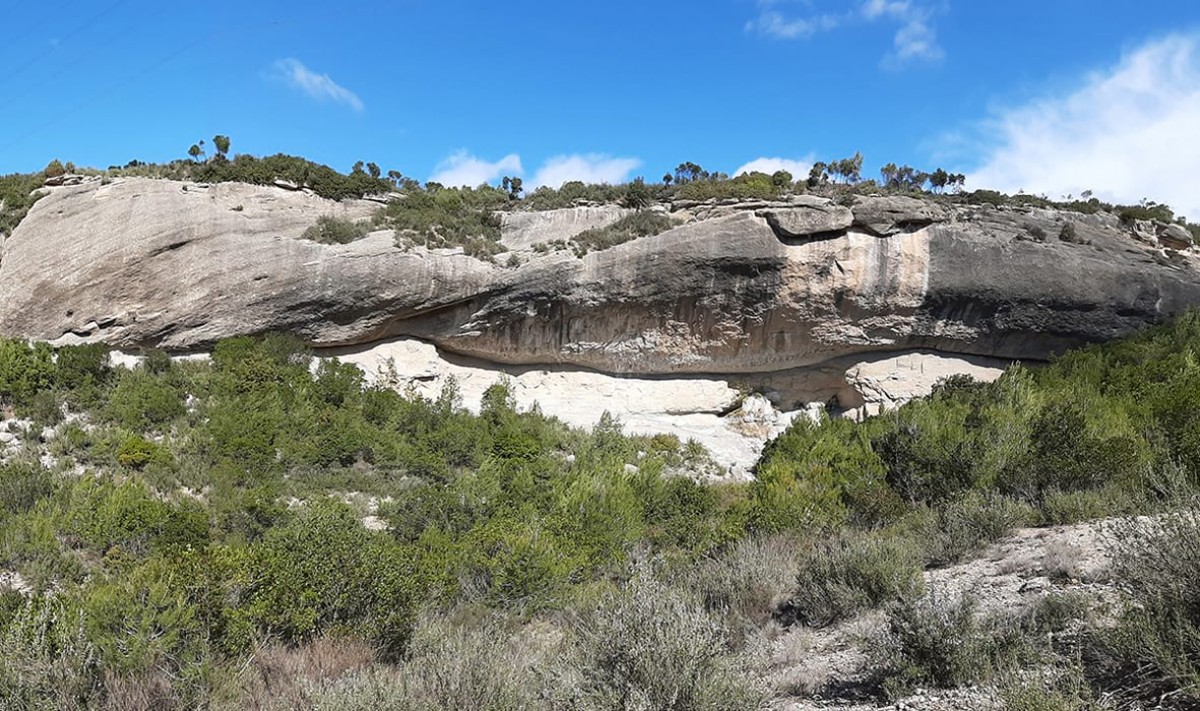 Roca Giberta, roca singular a cavall dels termes municipals de Monistrol de Calders i Talamanca