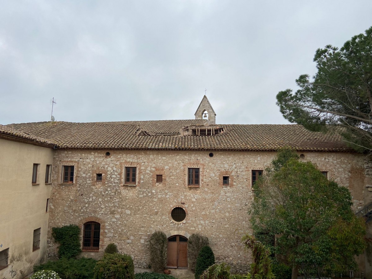 La teulada s'ha esfondrat al Monestir de la Mare de Déu de la Serra de Montblanc.