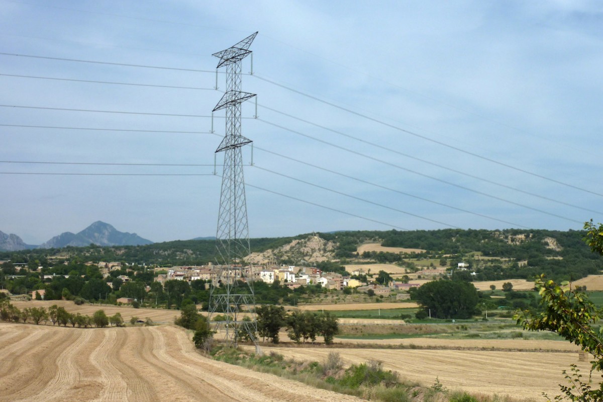 Imatge d'arxiu d'una torre elèctrica prop de Figuerola d’Orcau.