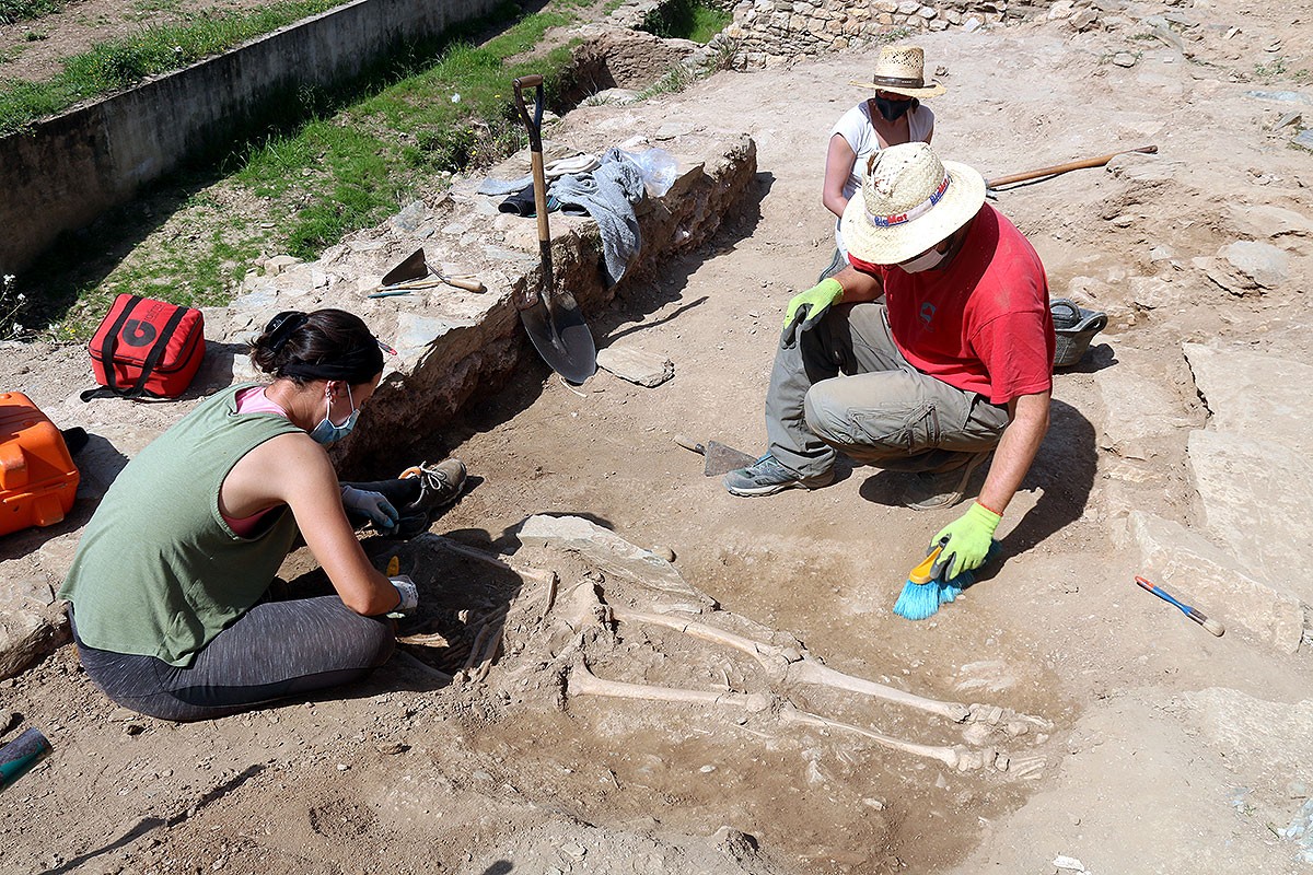 Dos arqueòlegs, treballant a les excavacions