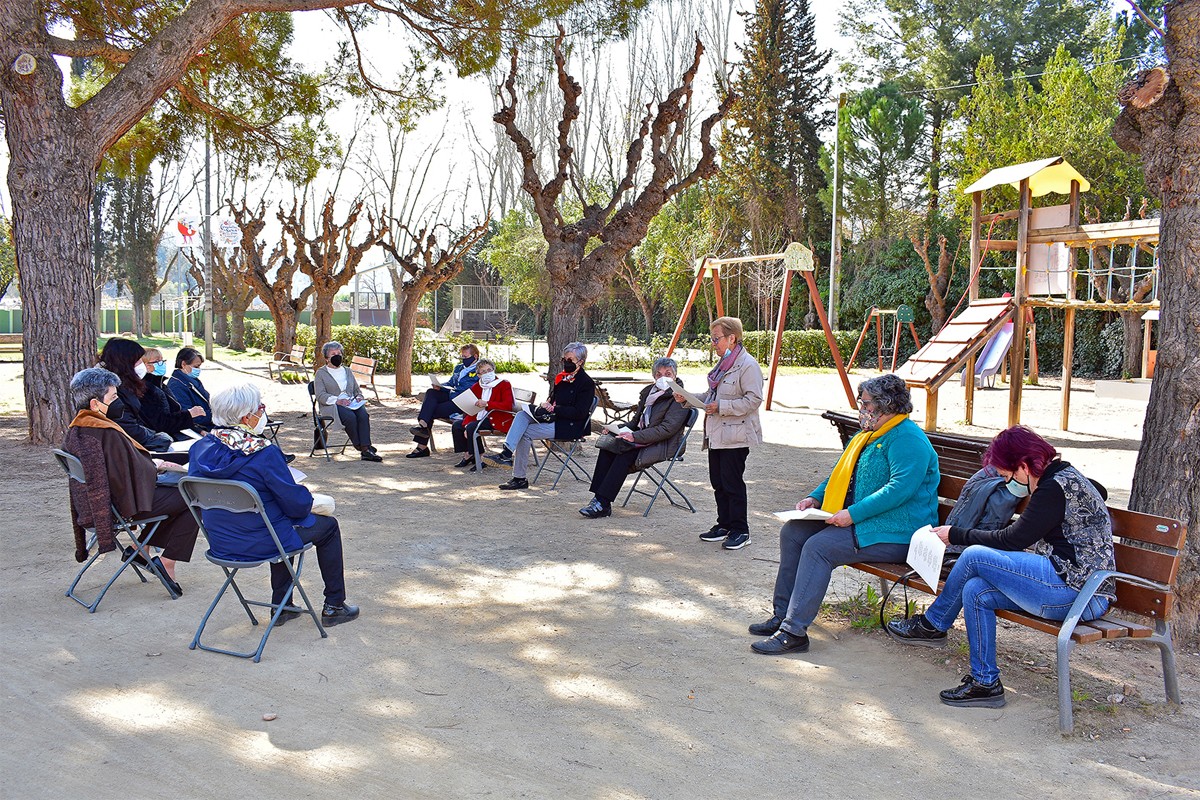Acte de lectura de poemes celebrat al Parc Municipal Macary i Viader