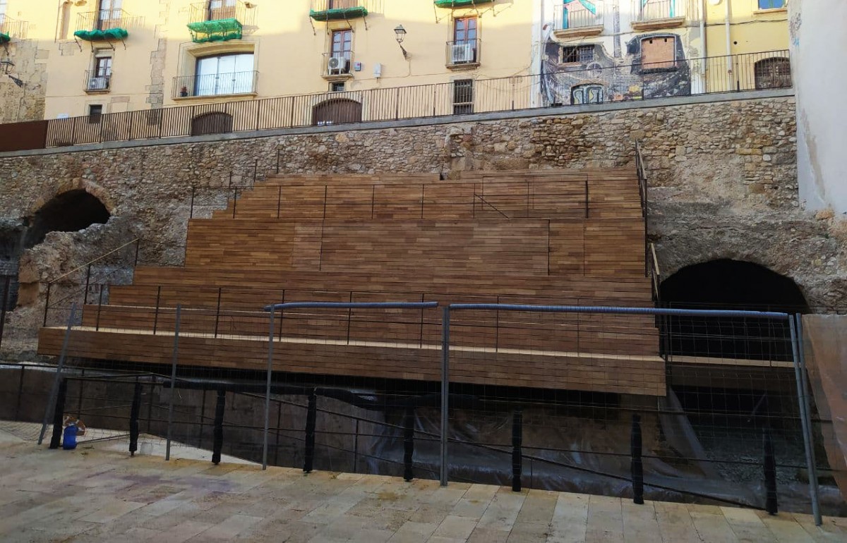 L'estructura de fusta sobre el Circ romà de la plaça dels Sedassos, a la Part Alta de Tarragona, obrirà finalment.