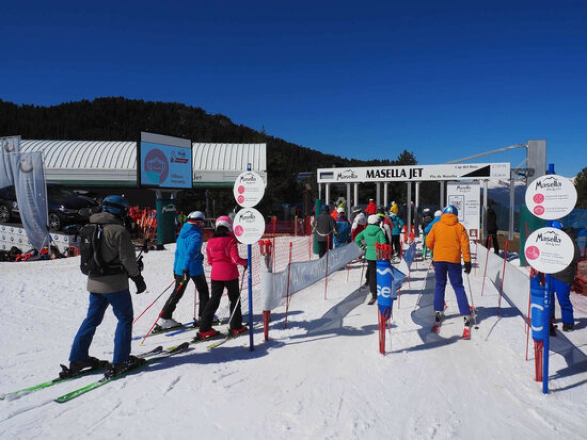 Últims esquiadors a les pistes de Masella. 