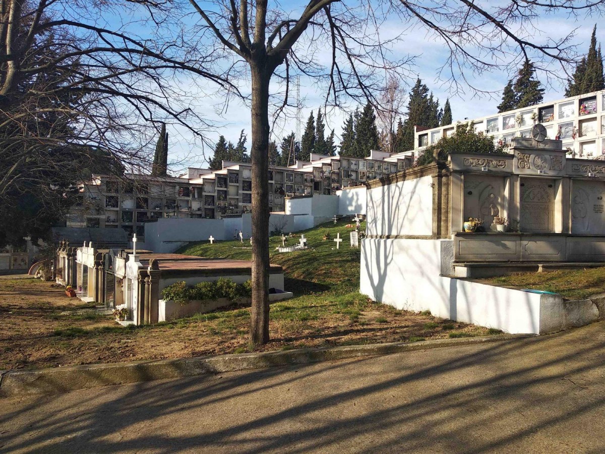 Estat actual de la zona perinatal del cementiri on es construirà el nou espai memorial i els columbaris