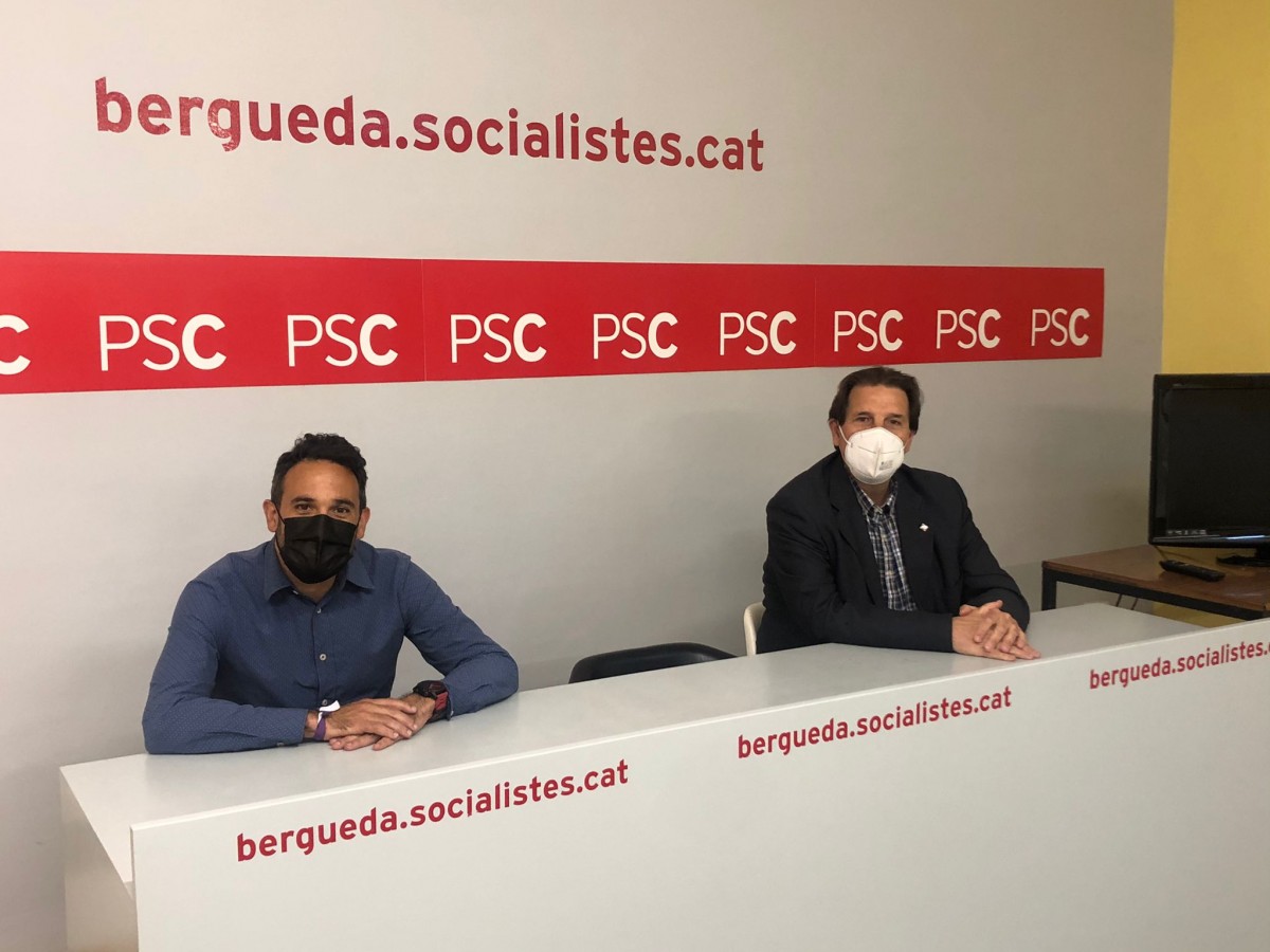 Abel García i Cristòfol Gimeno en l'obertura de l'oficina parlamentària a Berga