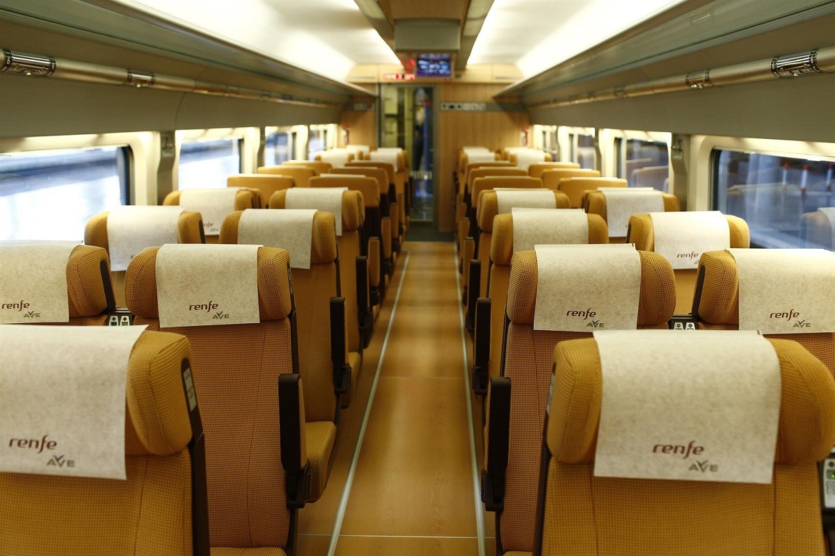 L'interior d'un tren d'alta velocitat de Renfe.