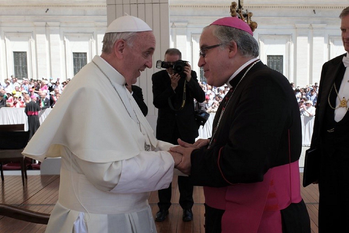 Josep Àngel Saiz Meneses, exbisbe de Terrassa, amb el Papa Francesc.