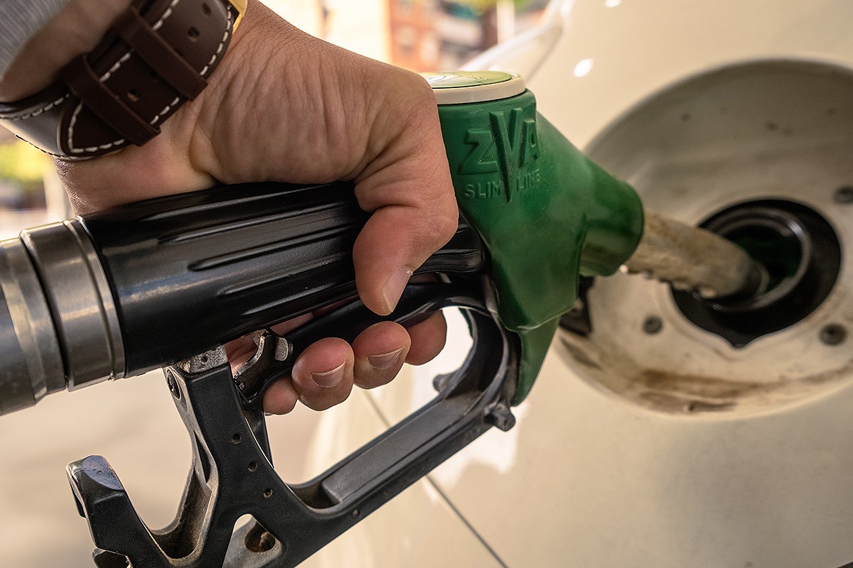 Omplir el dipòsit amb gasolina costa un 25% que ara fa un any.