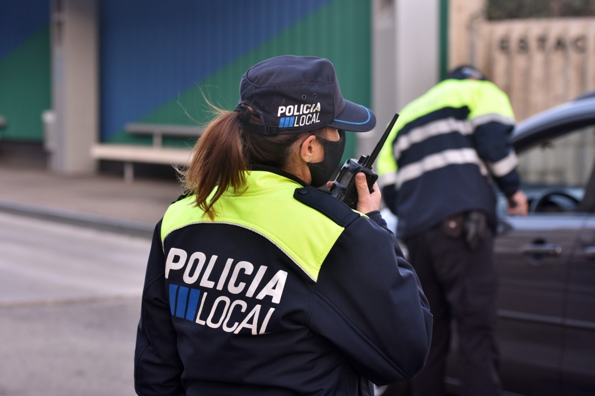 Els fets van tenir lloc a Manresa mentre una patrulla de la Policia Local circulava pel carrer Major