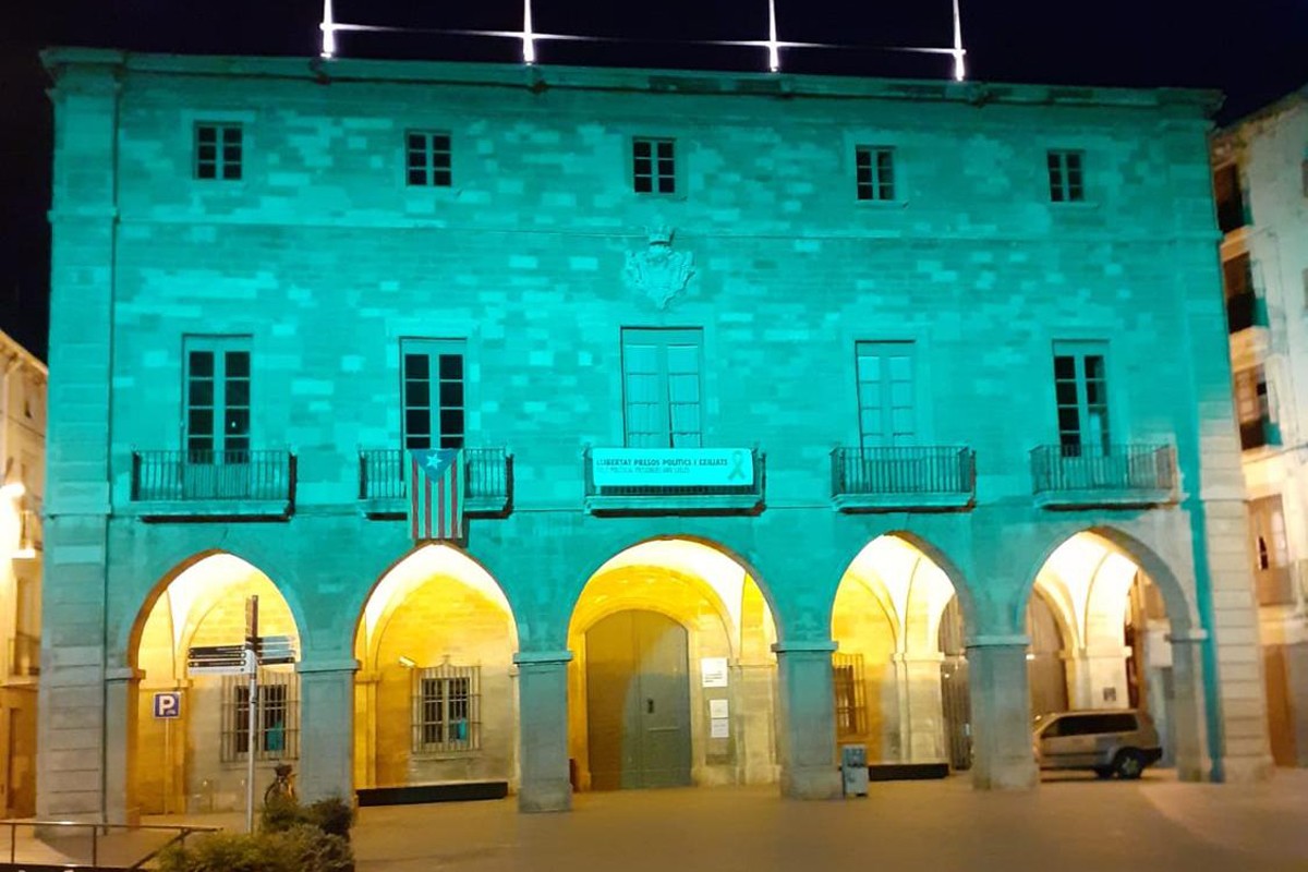 La façana de l'Ajuntament s'il·luminarà de color verd