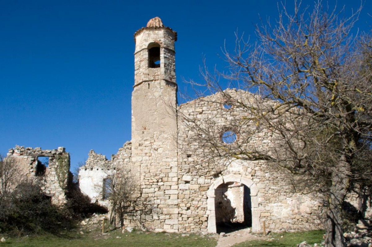 Una imatge de l'església de La Mussara