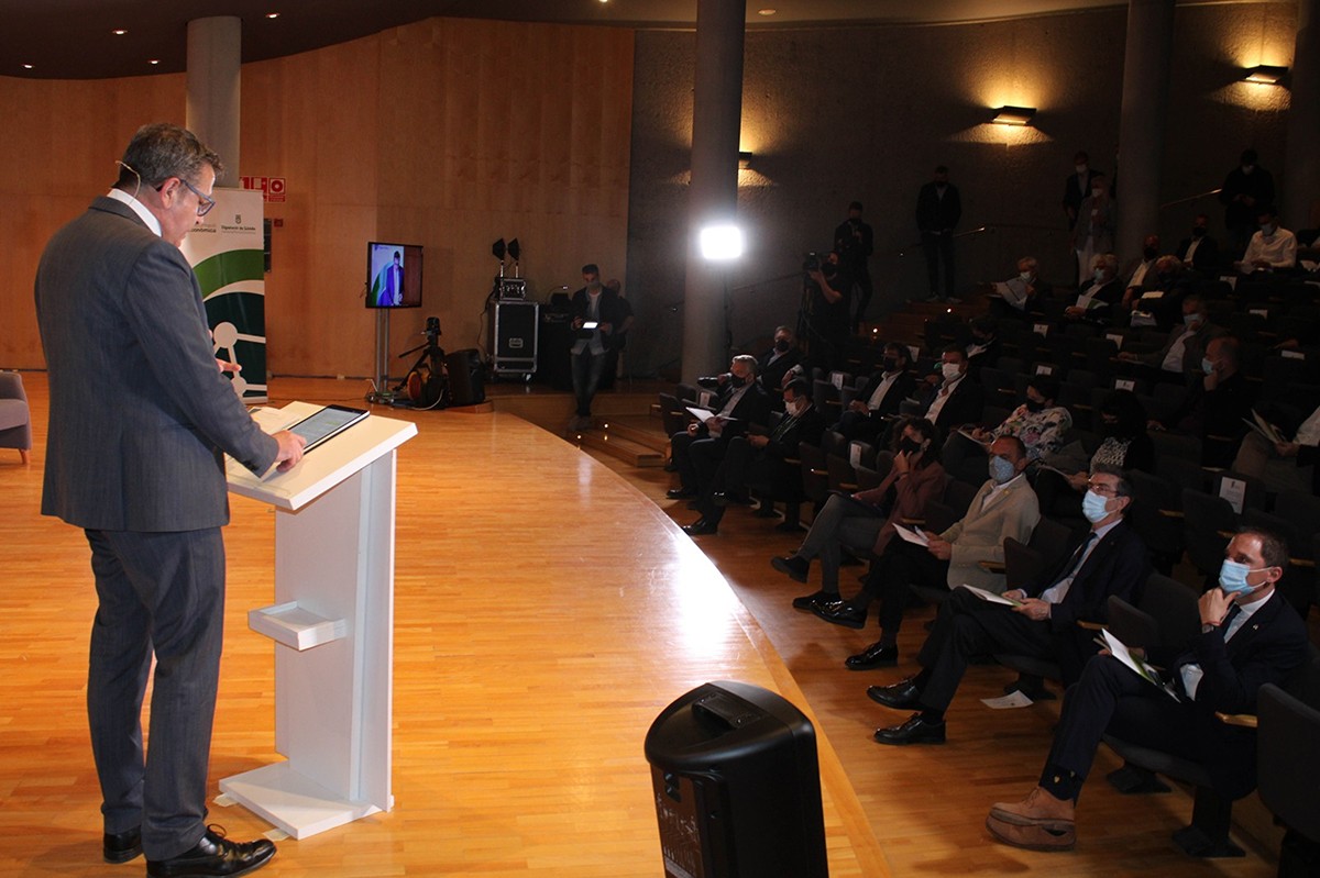 El president de la Diputació de Lleida, Joan Talarn, durant la presentació dels vuit projectes de transformació econòmica en la jornada celebrada el 24 de maig.