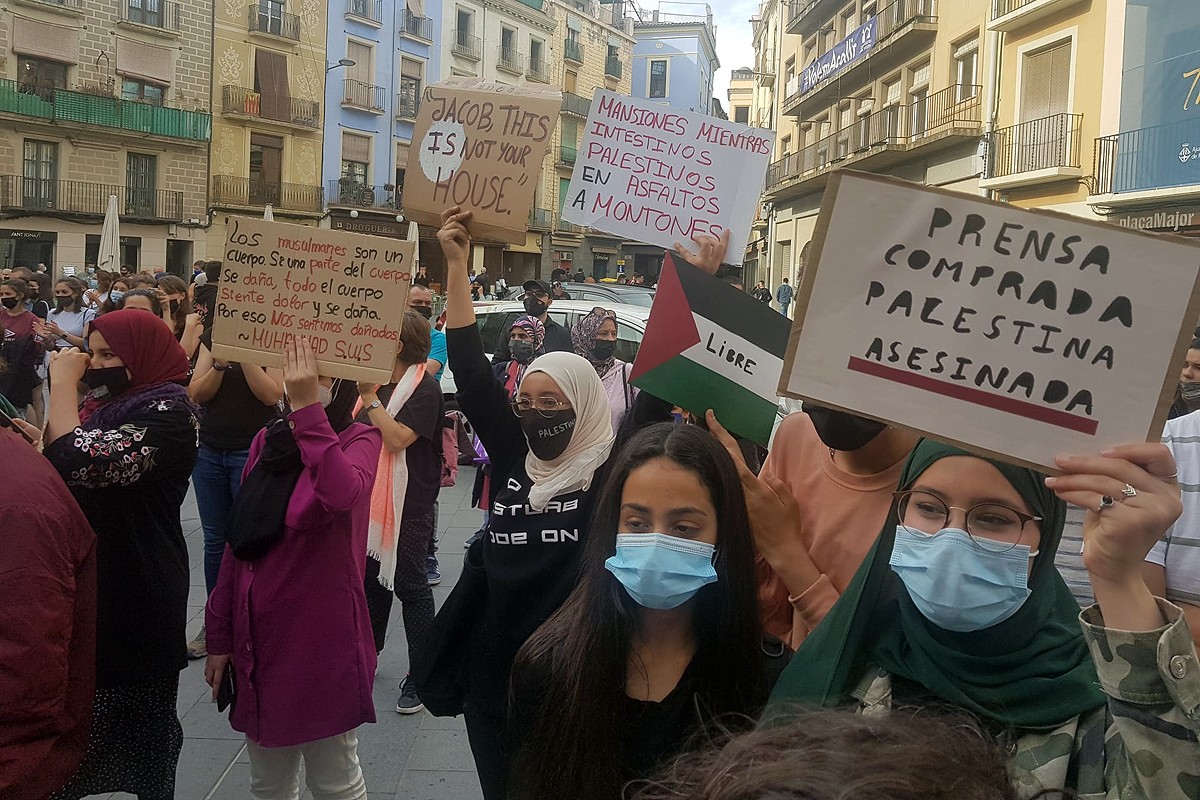 Unes tres-centes persones s'han manifestat a Manresa en suport a Palestina