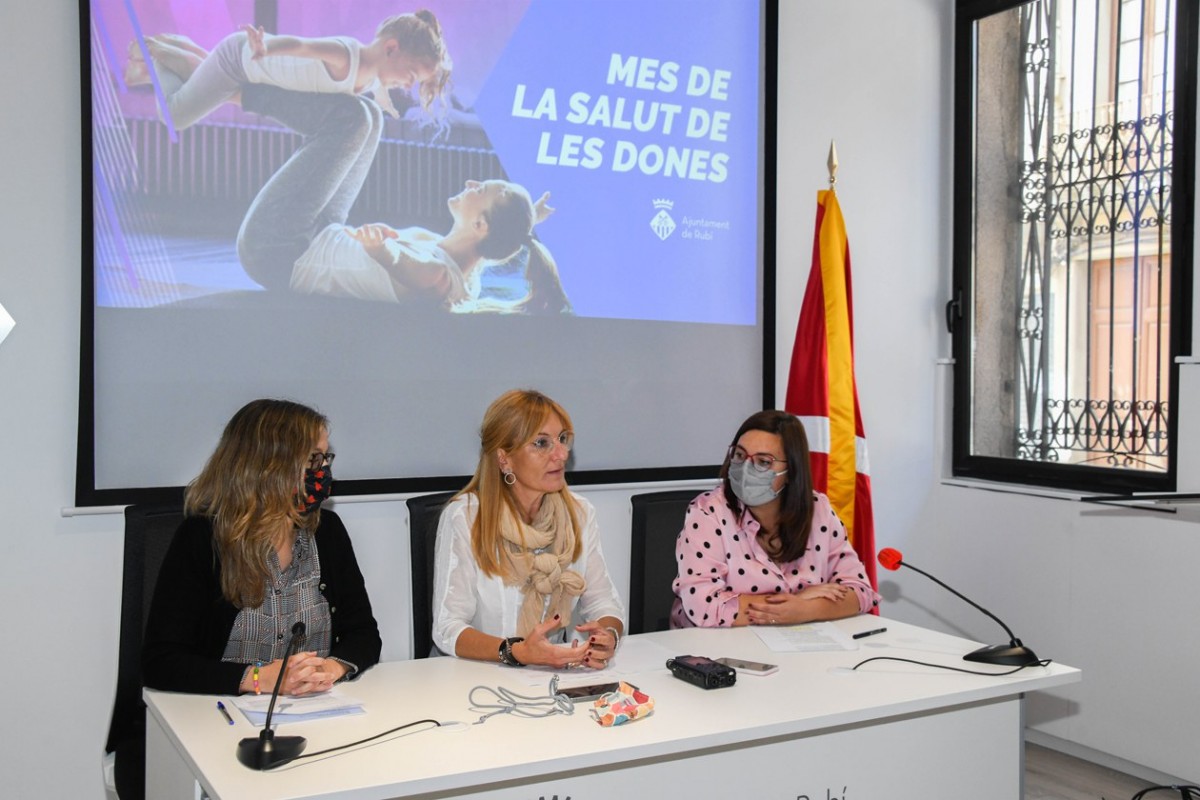 Ana María Martínez, Yolanda Ferrer i Marta Oliva presenten la programació del Mes de la Salut de les Dones
