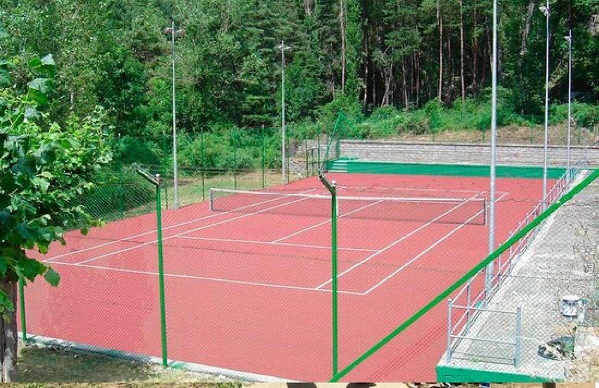 La pista de tenis que Endesa a cedit a l'Ajuntament del Pont de Suert
