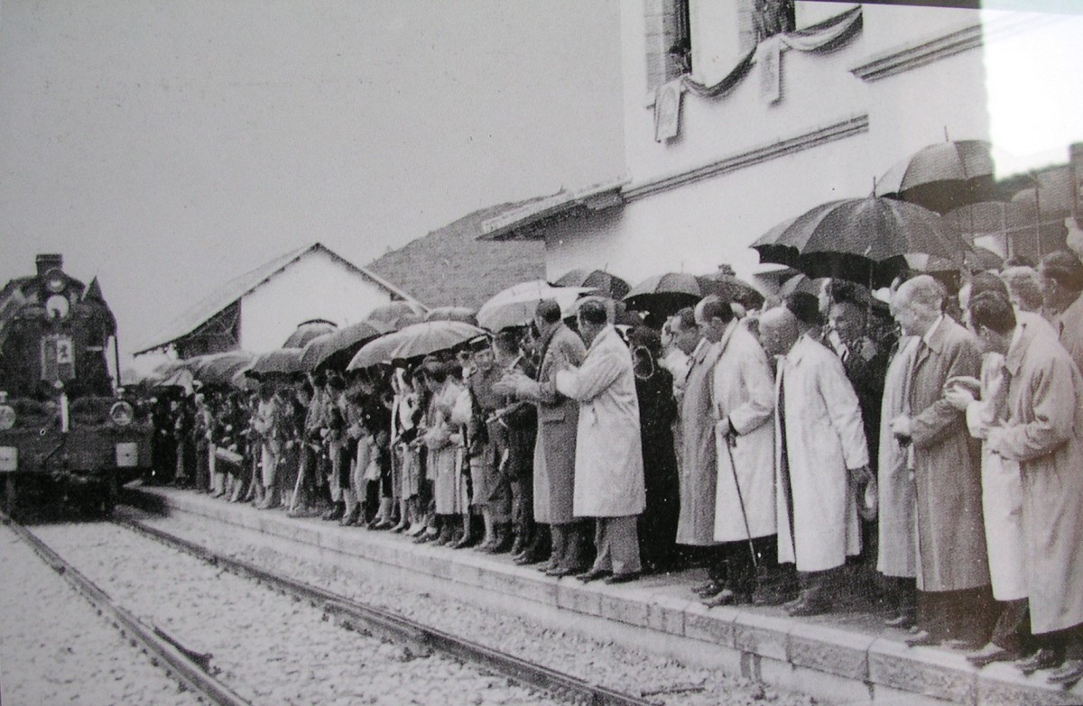 Arribada del tren a la Pobla de Segur l’any 1951