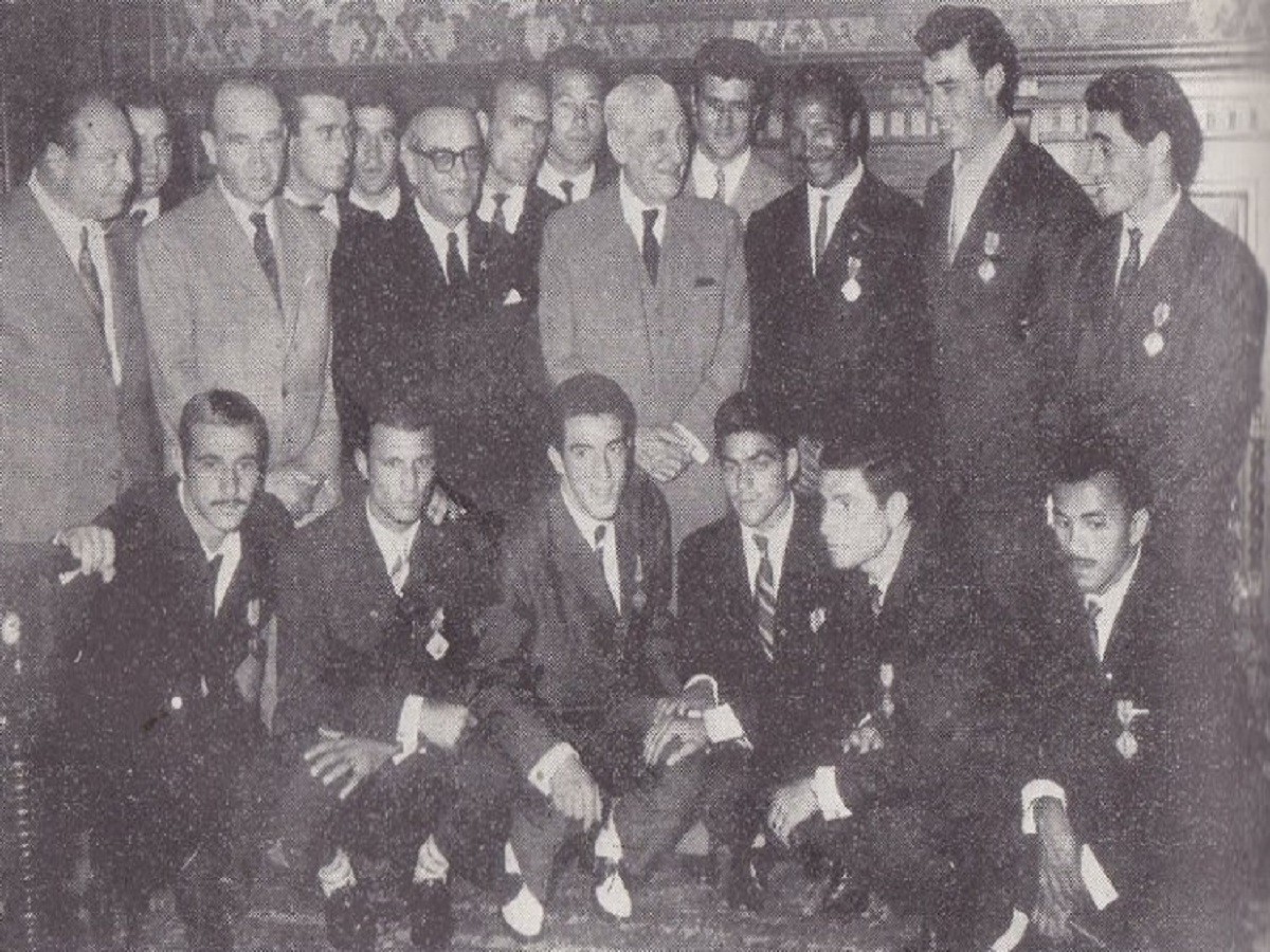 El dictador Salazar, amb la plantilla del Benfica que va guanyar la Copa d’Europa de 1961 a Berna.