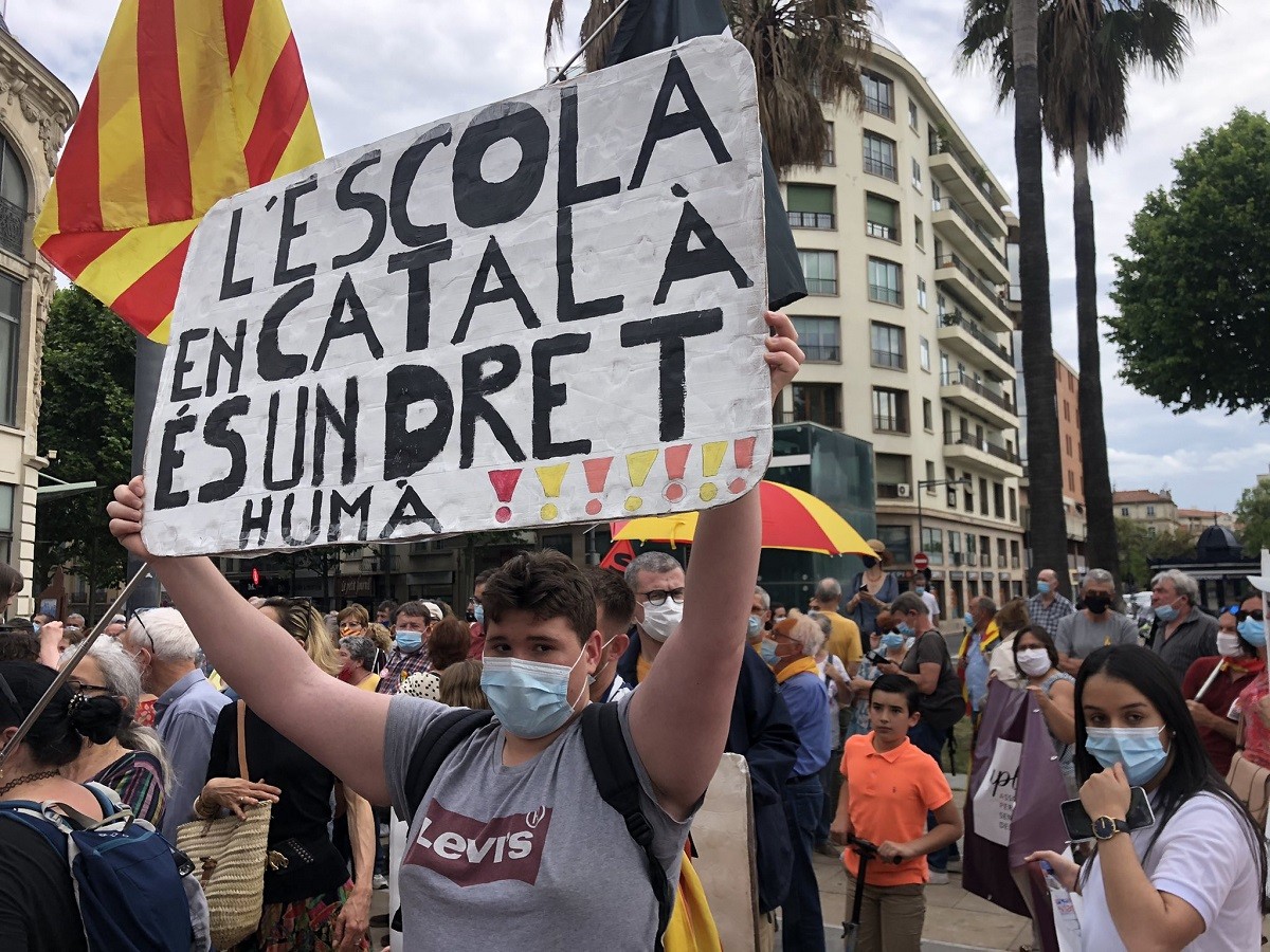 Manifestants a Perpinyà a favor de la immersió lingüística en català
