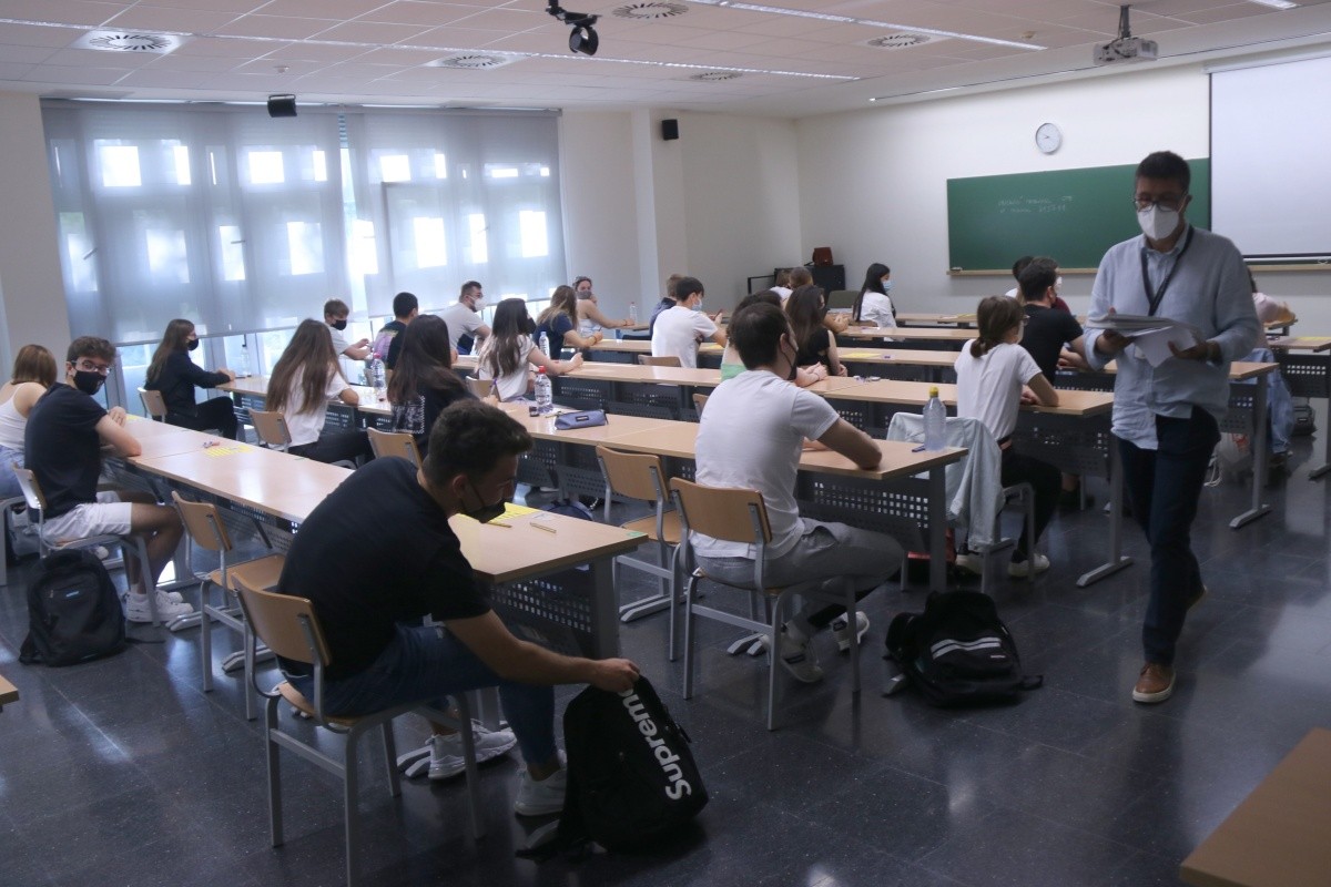 Una aula del Campus Terres de l'Ebre de la URV abans de començar els exàmens de selectivitat.