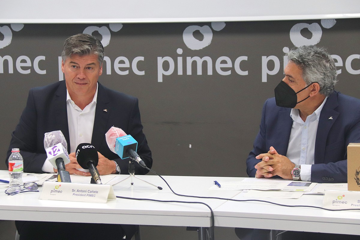 El president de Pimec, Antoni Cañete, i el president de Pimec Tarragona, Jordi Ciuraneta, durant la roda de premsa.
