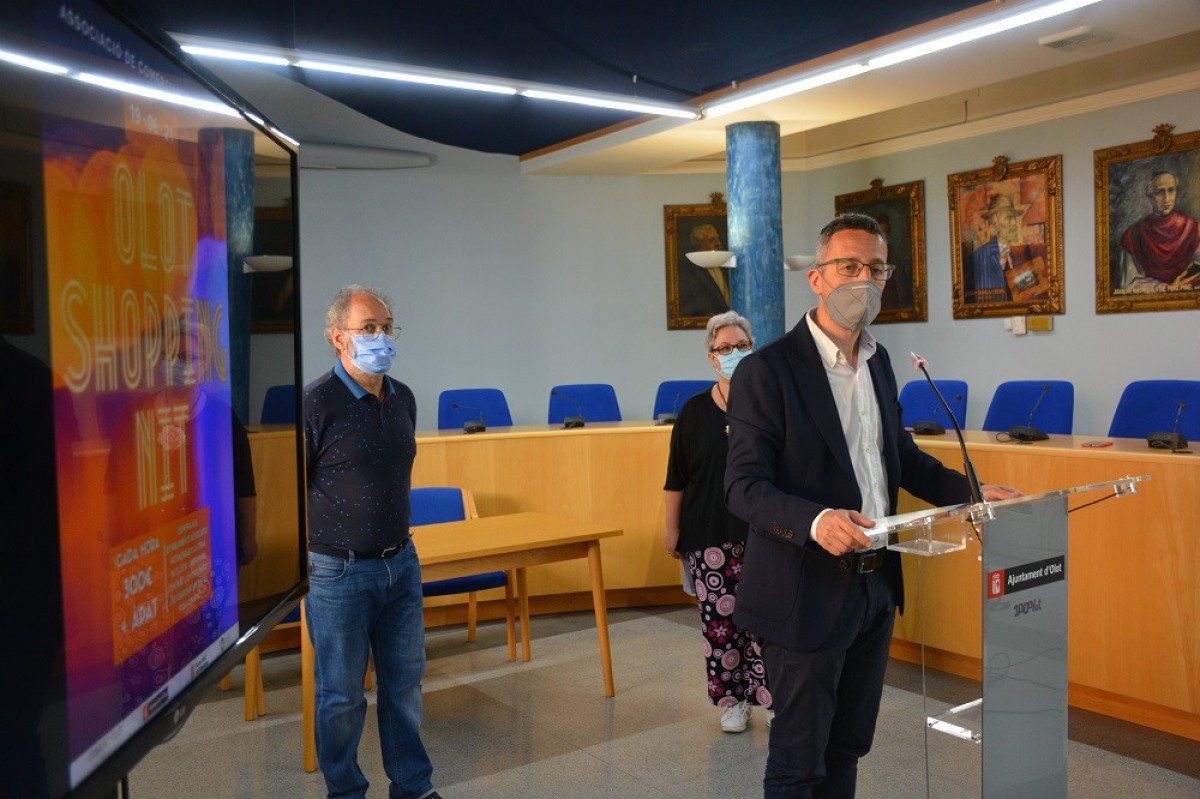 Estanis Vayreda durant la presentació de l'Olot Shopping Nit del 19 de juny.
