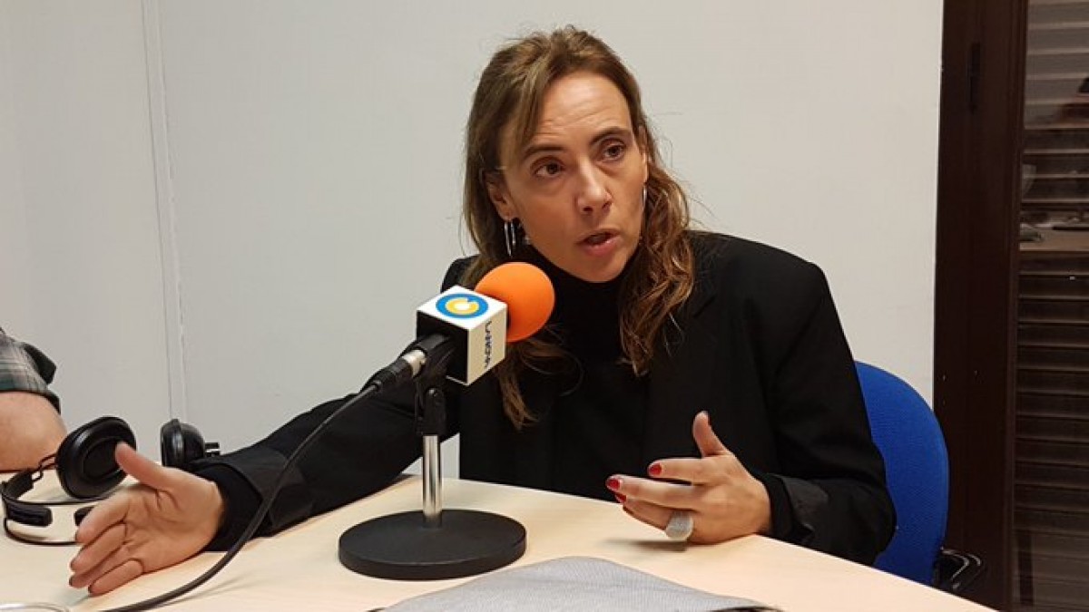 La diputada Sandra Guaita, en una imatge d'arxiu, als estudis de LANOVA Ràdio de Reus