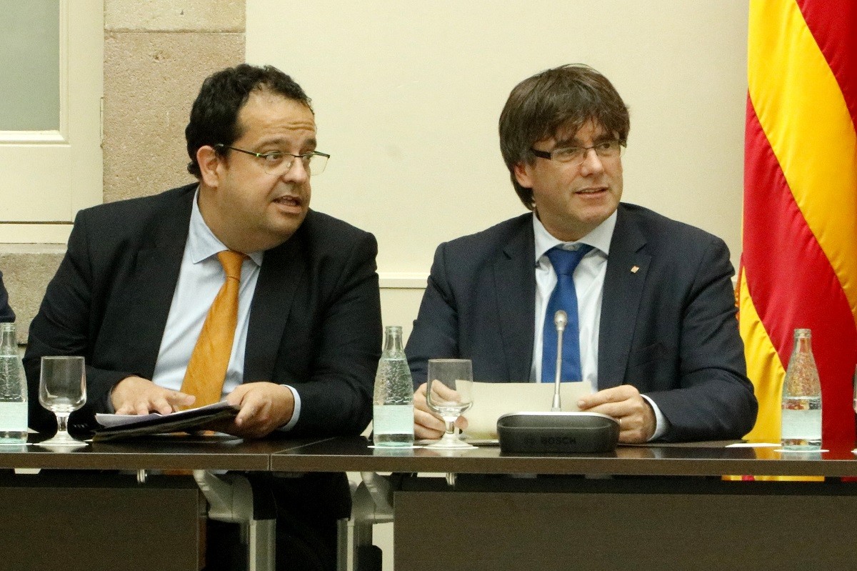 Joan Ignasi Elena i Carles Puigdemont, el 2017.