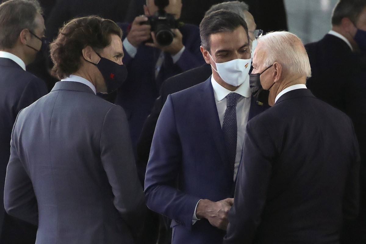 La fugaç trobada entre Sánchez i Biden.