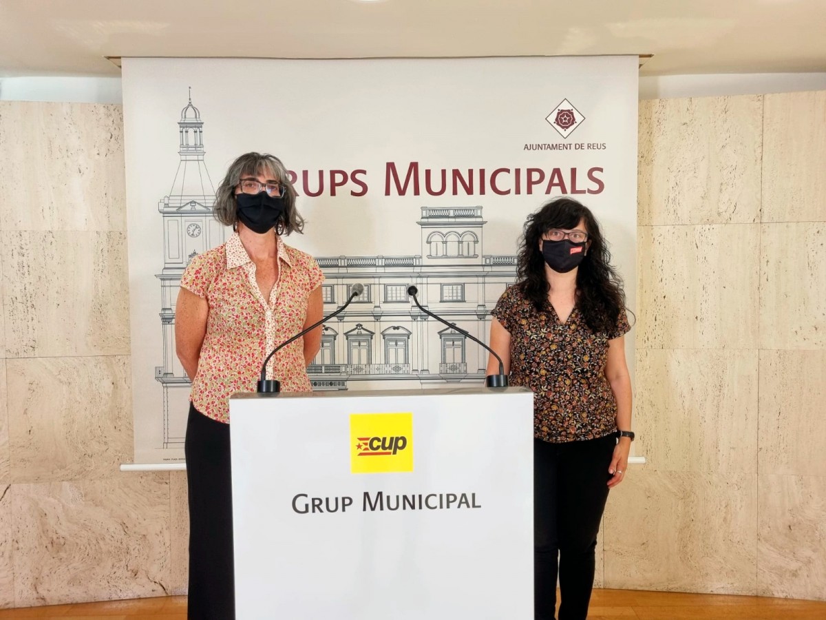 Marta Llorens i Mònica Pàmies, a la sala de premsa de l'Ajuntament